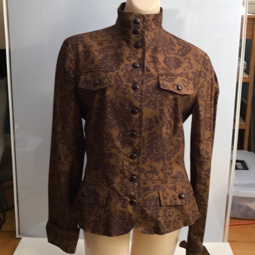 Light weight short jacket in sz 10 long sleeves